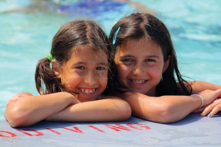 girls-by-pool